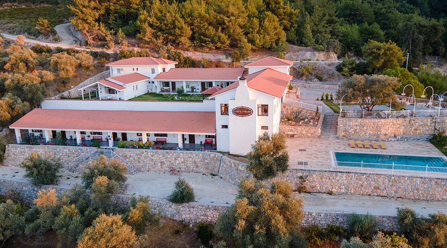 Chef's Atelier countryside property in Kirazlı near Kuşadası at golden hour